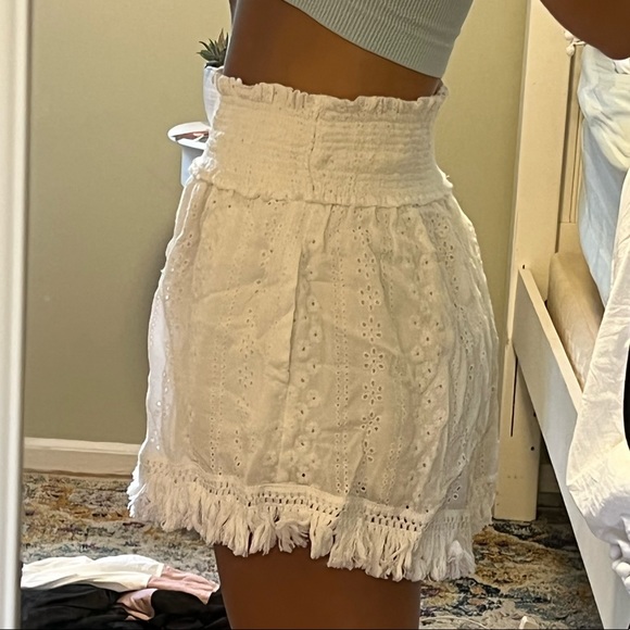 WhiteFloral Tassel Shorts NWT - Picture 2 of 7